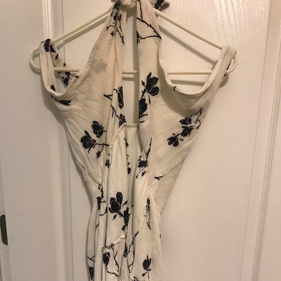 Illa Illa 🤍🖤 Écru Halter Dress with Black Flowers, Size Medium - Picture 2 of 5